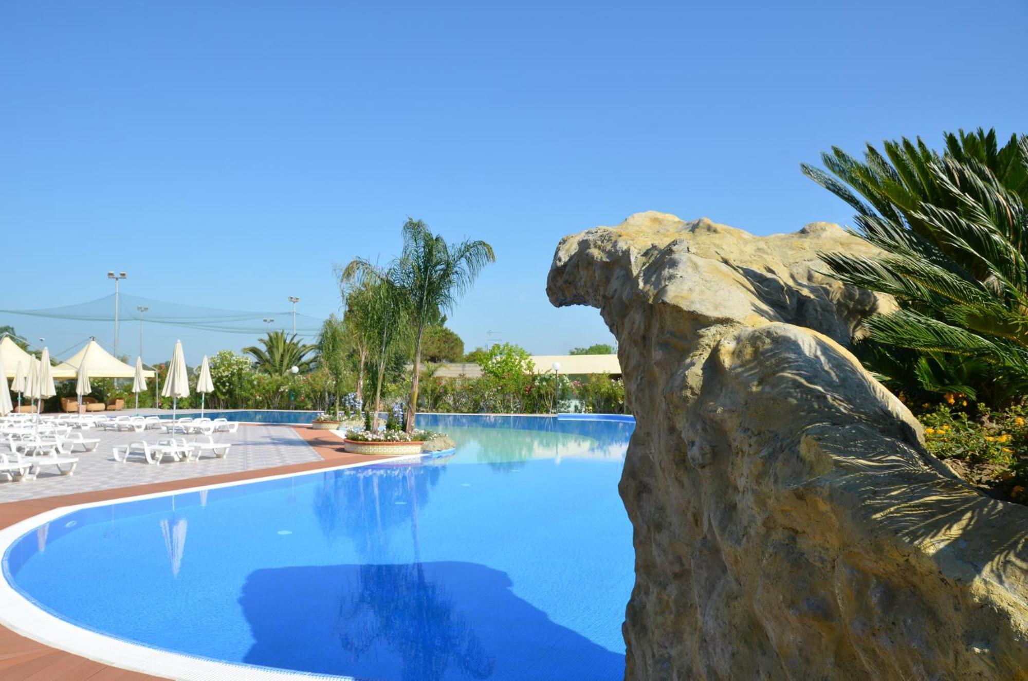 Alessidamo Club Metaponto Hotel ภายนอก รูปภาพ